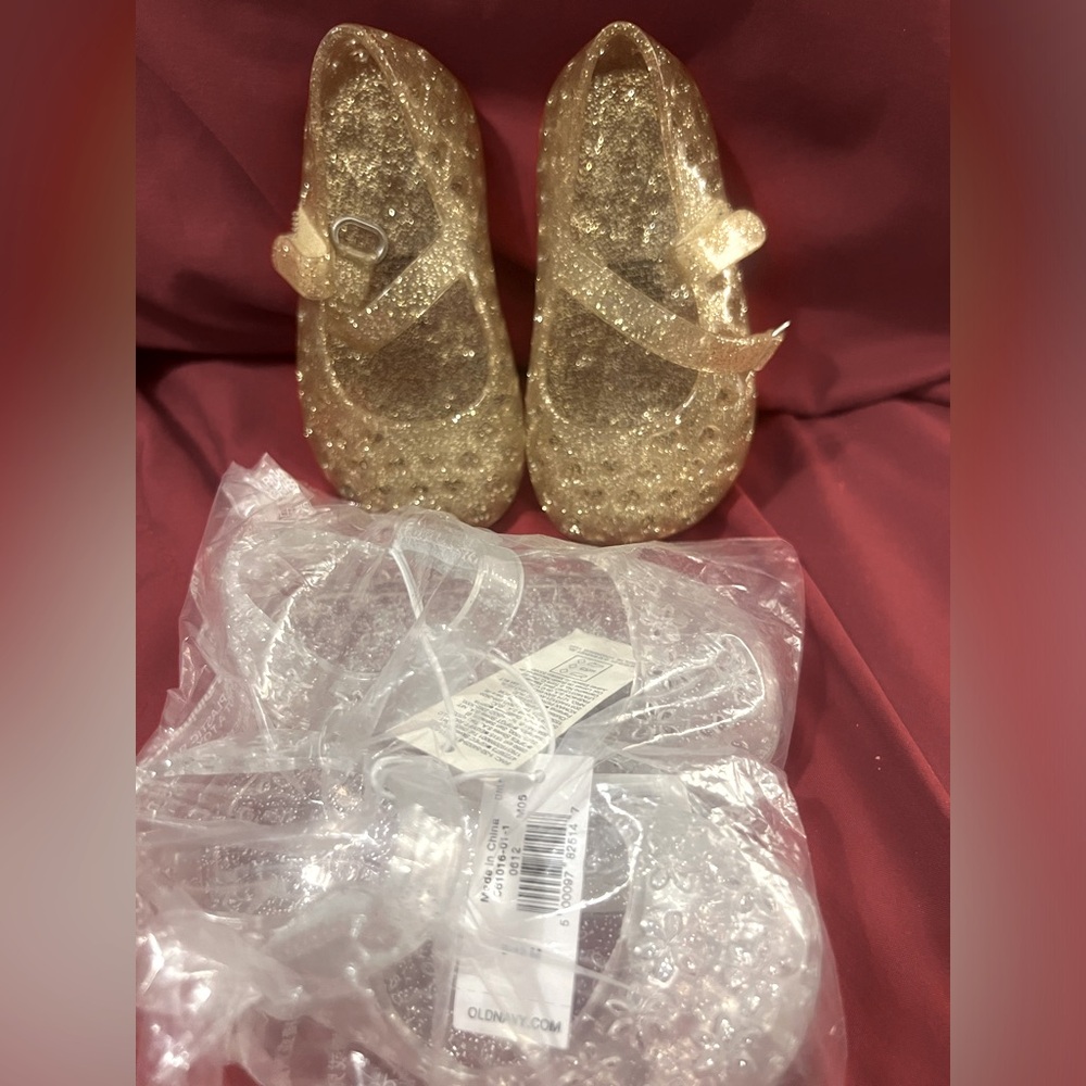 OLD NAVY girls ballet shoes, 6-12Mos.